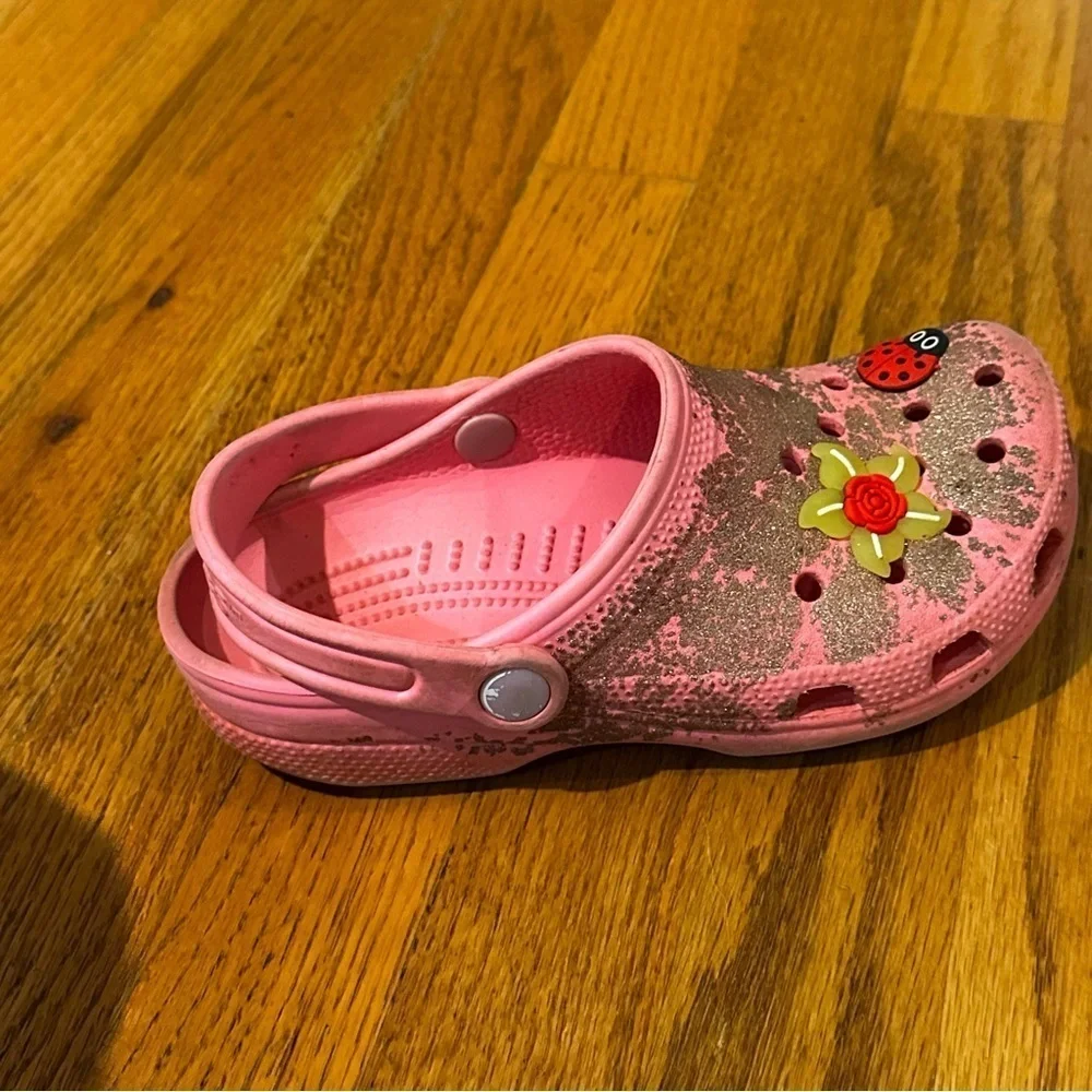 Crocs Kids Pink Clogs with Fun Charms J2 Glitter crocs
